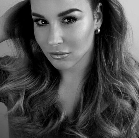 Meet your Posher, Lisa - Picture 1 of 1